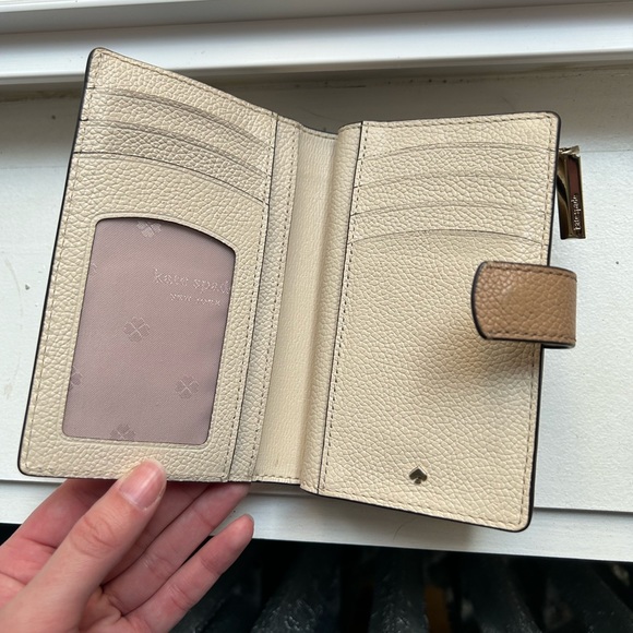Kate Spade Medium Leila Wallet in nude - Picture 2 of 8